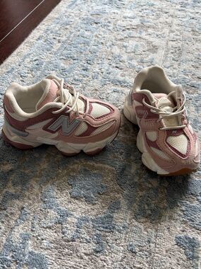 Toddler girls New Balance Sneakers